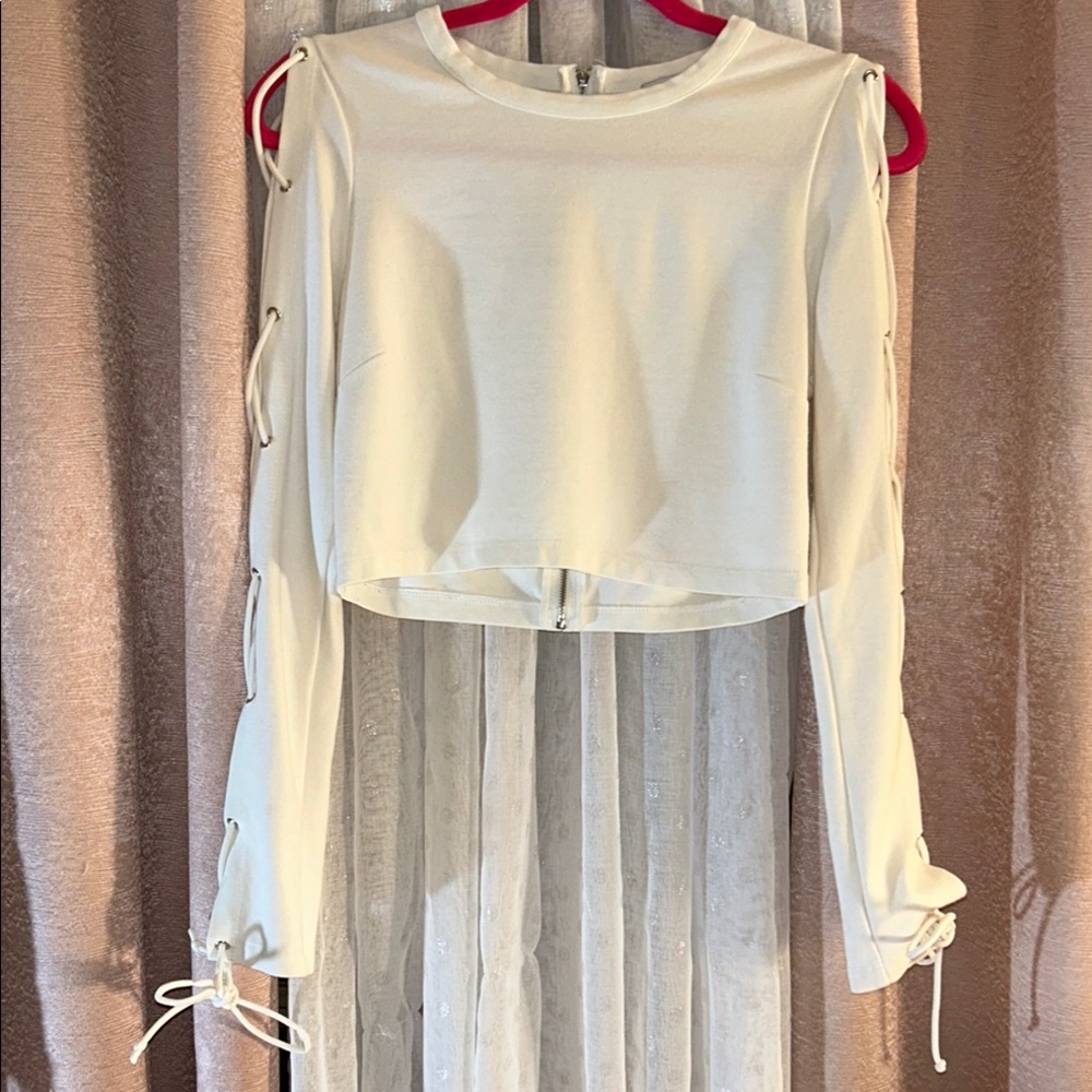 Tobi Size M Long Cutout Sleeve Cream Crop Top
